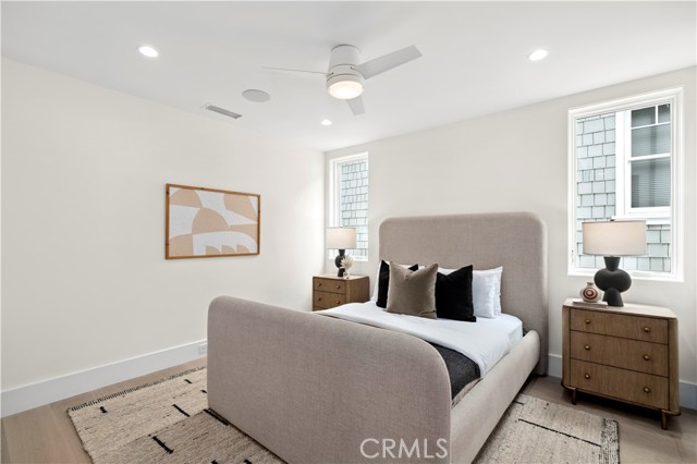 516 Larkspur Avenue, Corona del Mar CA: https://media.crmls.org/medias/0ed70253-4975-457f-8b62-d8400510927f.jpg