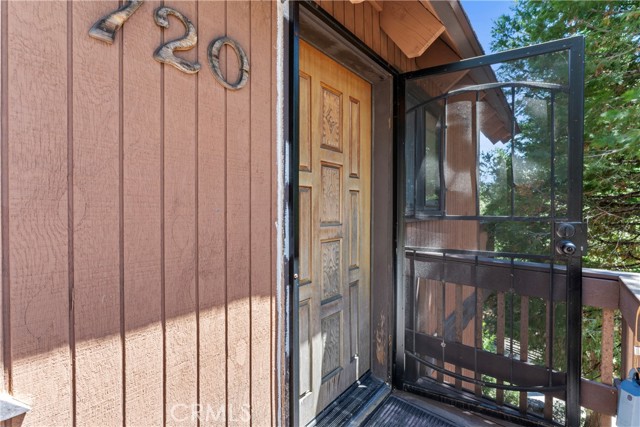 Detail Gallery Image 4 of 31 For 720 Pinnacle Dr, Lake Arrowhead,  CA 92352 - 2 Beds | 2 Baths