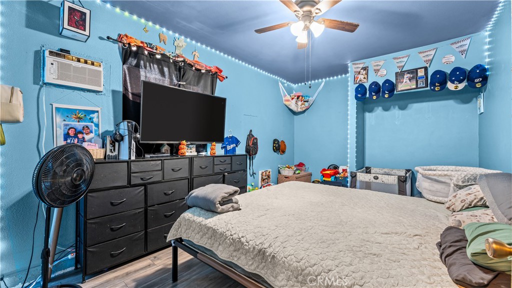 https://media.crmls.org/medias/0ed8986d-95b1-498c-bcde-ed37140b3b40.jpg?preset=X-Large