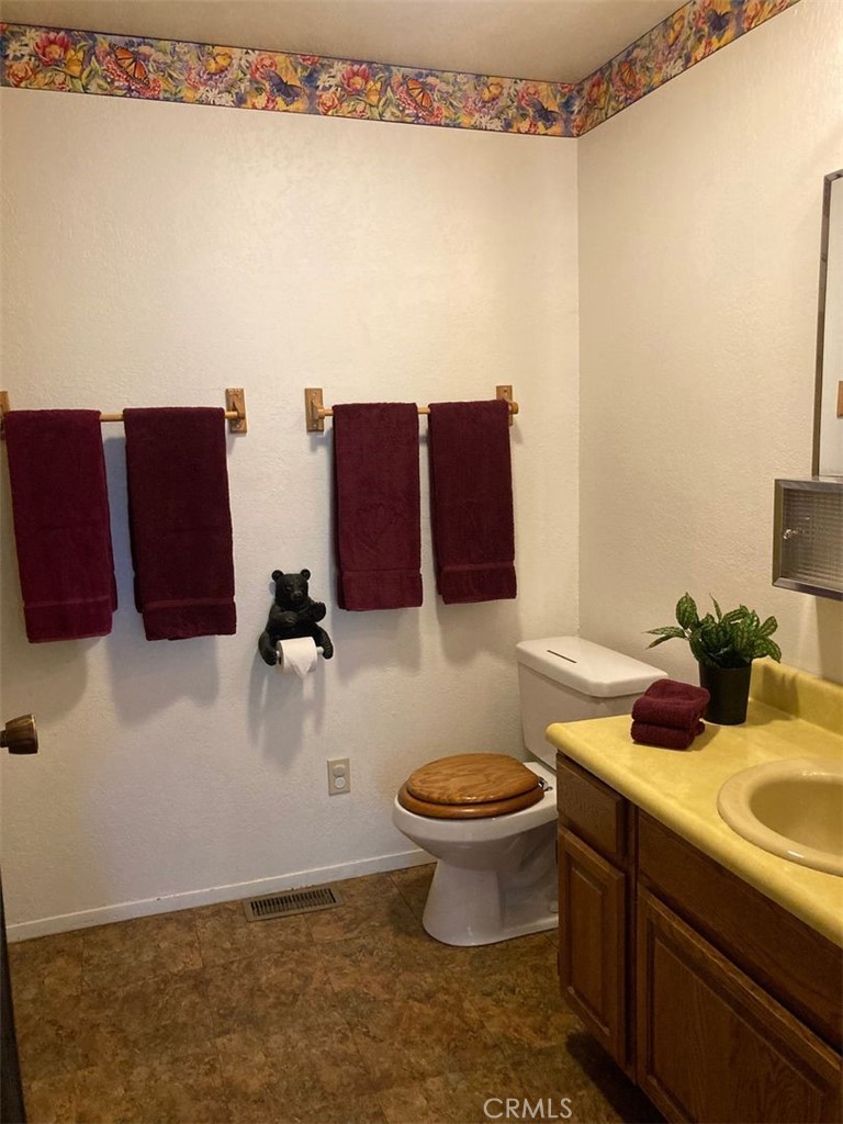 https://media.crmls.org/medias/0ed93fa9-8c7e-4dfb-994c-b5e3faab31e4.jpg?preset=X-Large
