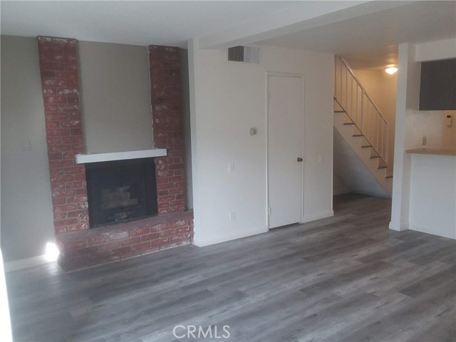 Detail Gallery Image 4 of 16 For 21219 Roscoe Bld #215,  Canoga Park,  CA 91304 - 2 Beds | 1/1 Baths