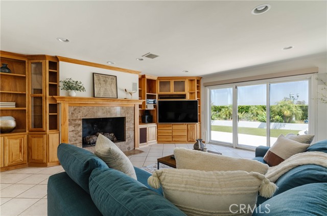4935 Calvin Avenue, Tarzana CA: https://media.crmls.org/medias/0edaa785-6b67-491b-9434-53a0c46f5d48.jpg