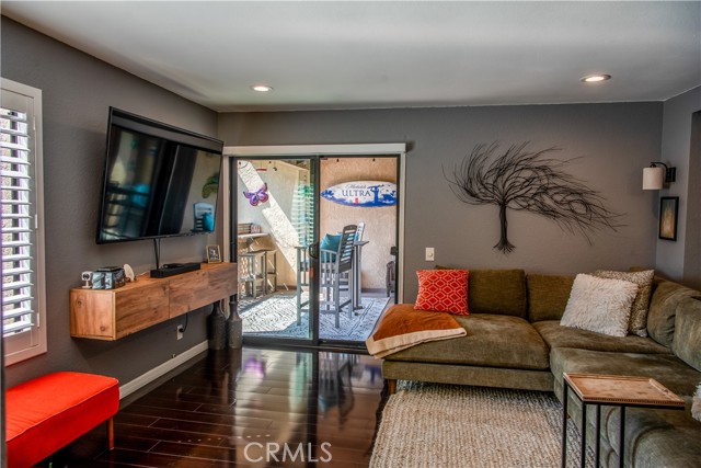 16551 Grunion, Huntington Beach CA: https://media.crmls.org/medias/0edab232-b0dc-4005-b7d3-dd0c60d5b38a.jpg
