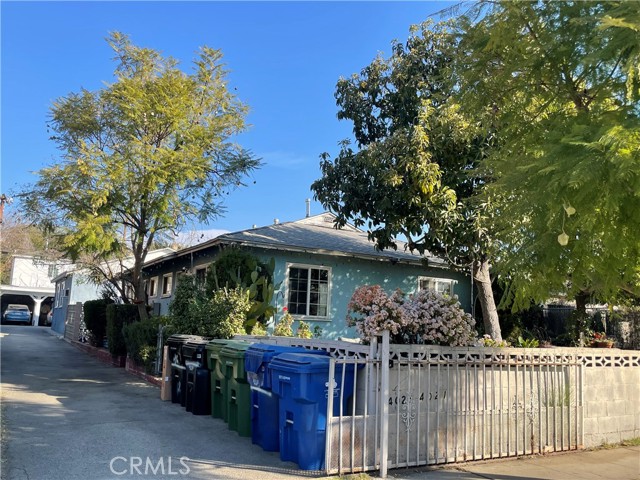Detail Gallery Image 1 of 10 For 4021 Sequoia St, Los Angeles,  CA 90039 - 2 Beds | 1 Baths