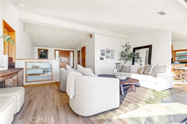 Detail Gallery Image 5 of 42 For 206 Grandview St, Laguna Beach,  CA 92651 - 3 Beds | 3 Baths