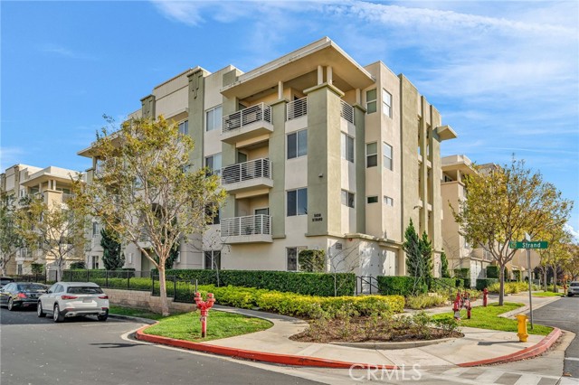 Detail Gallery Image 4 of 75 For 5450 Strand #202,  Hawthorne,  CA 90250 - 2 Beds | 2 Baths