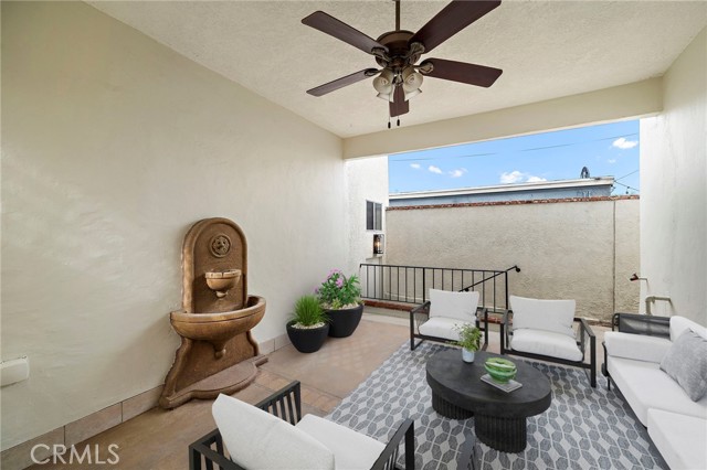 Detail Gallery Image 17 of 35 For 377 Roycroft Ave, Long Beach,  CA 90814 - 4 Beds | 2/1 Baths