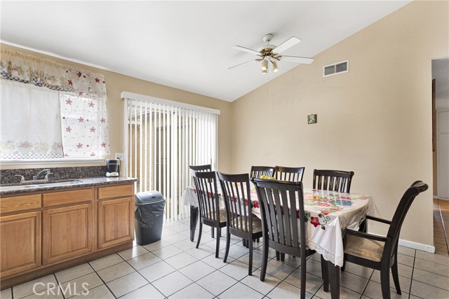5834 Norman Way, Riverside CA: https://media.crmls.org/medias/0edba0e8-8557-4990-888a-af80e2b29a30.jpg