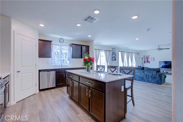 Detail Gallery Image 15 of 55 For 218 Bryce Canyon Ct, Merced,  CA 95341 - 5 Beds | 3 Baths