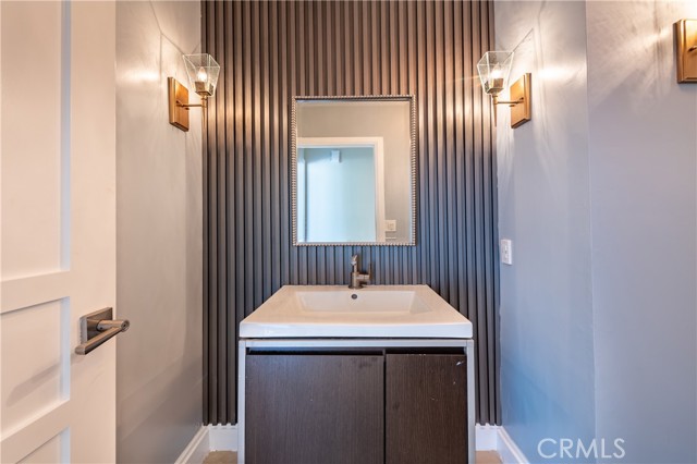 Detail Gallery Image 12 of 26 For 16511 Academia Dr, Encino,  CA 91436 - 3 Beds | 3/1 Baths