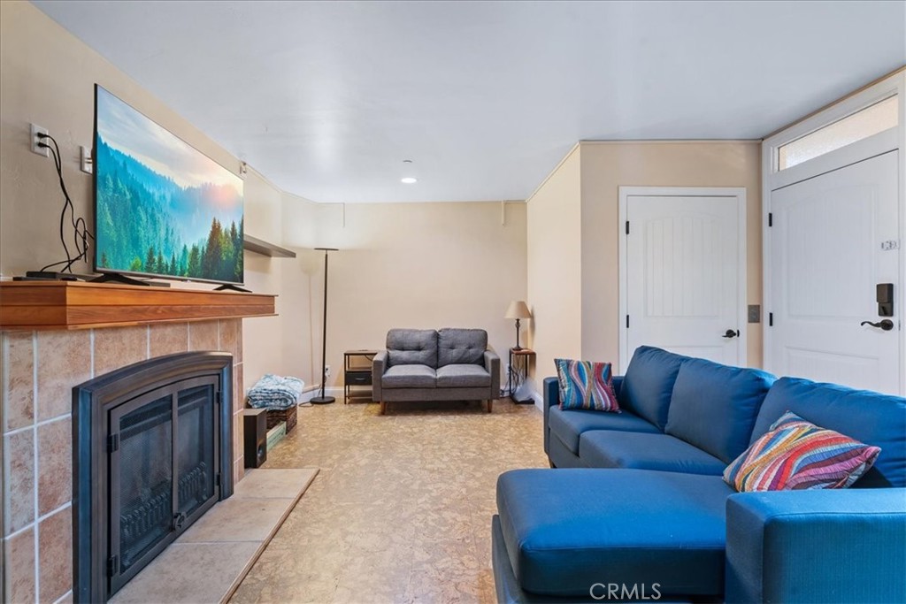 https://media.crmls.org/medias/0edc16ed-4049-4a01-8f99-95ced470d8c0.jpg?preset=X-Large