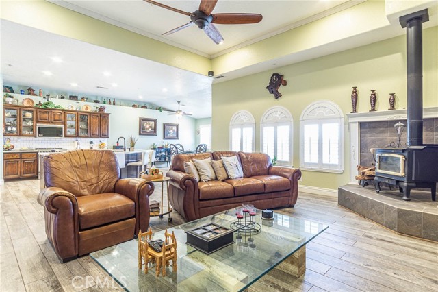 Detail Gallery Image 12 of 64 For 9735 Elsinore Rd, Oak Hills,  CA 92344 - 4 Beds | 2/1 Baths