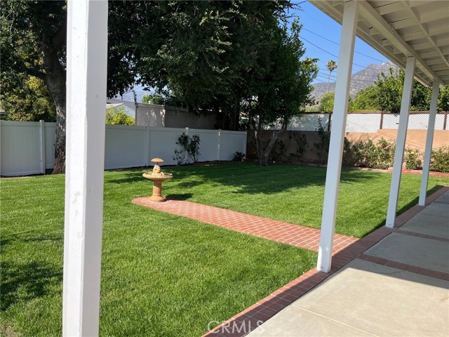 8049 Le Berthon Street, Sunland CA: https://media.crmls.org/medias/0edda75d-36f2-4a30-9e13-d6f100f5dbfe.jpg