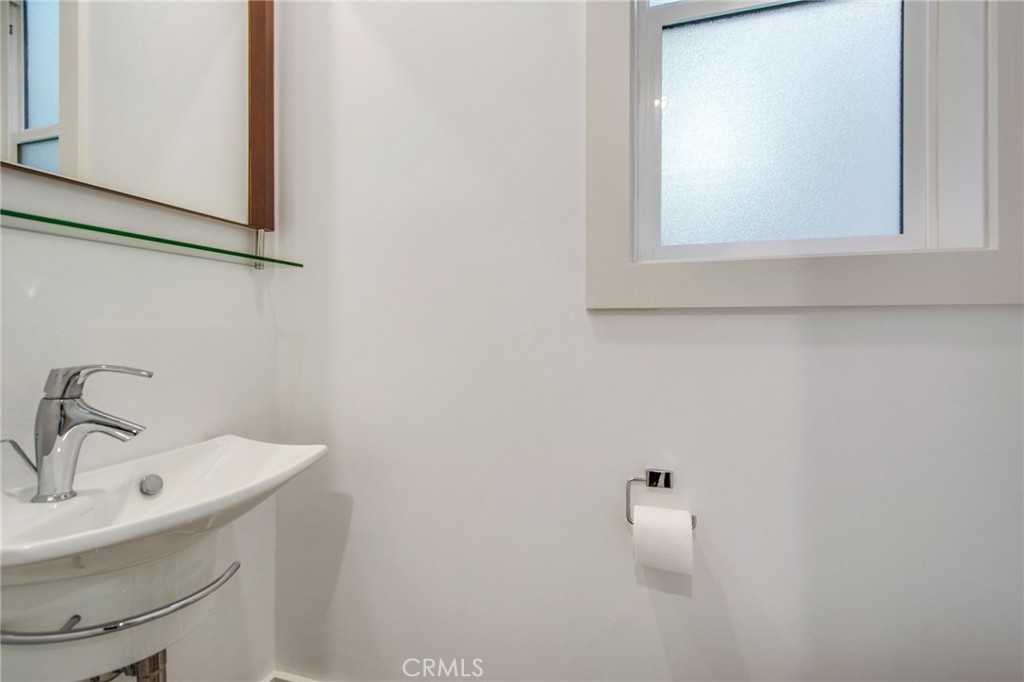 https://media.crmls.org/medias/0ede1808-4b25-4f58-8df6-bc9a1eb145be.jpg?preset=X-Large