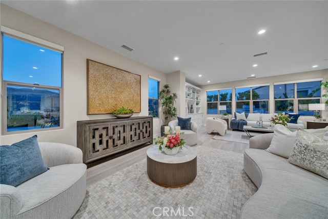 Detail Gallery Image 9 of 50 For 100 Albero, Irvine,  CA 92602 - 4 Beds | 3/1 Baths