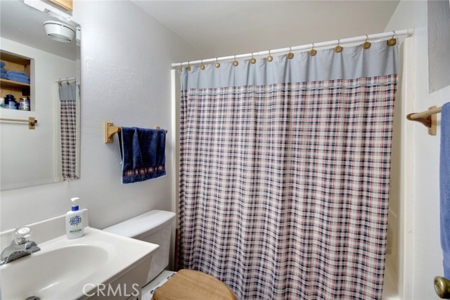 Detail Gallery Image 17 of 42 For 42716 Juniper Dr, Big Bear Lake,  CA 92315 - 4 Beds | 2 Baths