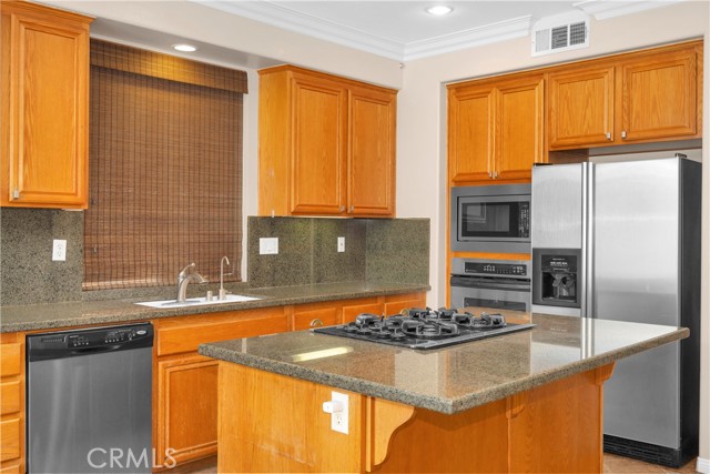 Detail Gallery Image 8 of 31 For 16826 Pembrook Ln, Huntington Beach,  CA 92649 - 4 Beds | 3 Baths