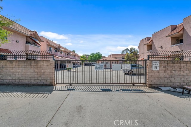 Detail Gallery Image 3 of 39 For 10943 Laurel Canyon #B9,  San Fernando,  CA 91340 - 2 Beds | 2 Baths