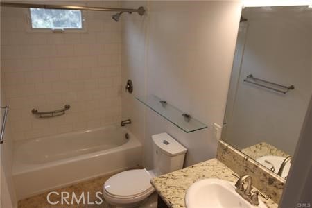 Detail Gallery Image 6 of 11 For 145 N Lincoln Ave #B,  Fullerton,  CA 92831 - 2 Beds | 2 Baths