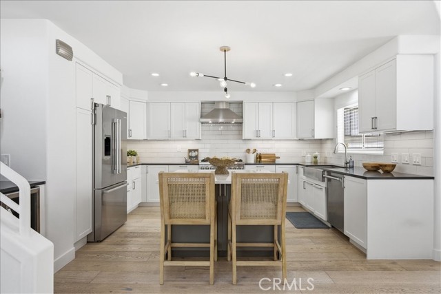 608 Palm Drive, Hermosa Beach, California 90254, 2 Bedrooms Bedrooms, ,2 BathroomsBathrooms,Residential,For Sale,Palm,SB26088243