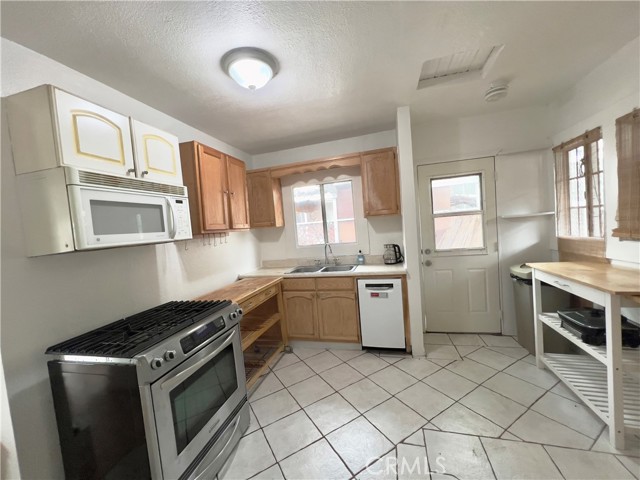 Detail Gallery Image 9 of 20 For 1915 Echo Park, Los Angeles,  CA 90026 - 2 Beds | 1 Baths