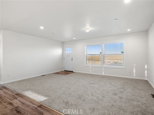 Detail Gallery Image 2 of 39 For 12526 Ponderosa Rd, Pinon Hills,  CA 92372 - 3 Beds | 2 Baths