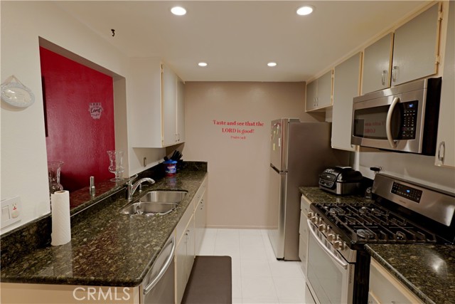 Detail Gallery Image 6 of 13 For 3381 Pasadena Ave #51,  Long Beach,  CA 90807 - 2 Beds | 1/1 Baths