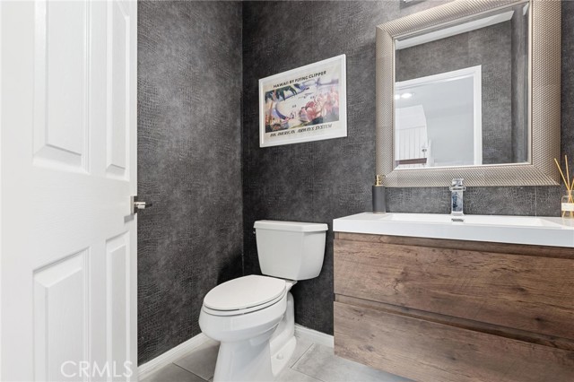 Detail Gallery Image 12 of 41 For 23163 Mulholland Dr, Woodland Hills,  CA 91364 - 2 Beds | 2/1 Baths