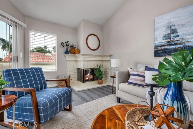 Detail Gallery Image 4 of 33 For 616 N Guadalupe Ave #6,  Redondo Beach,  CA 90277 - 3 Beds | 2/1 Baths