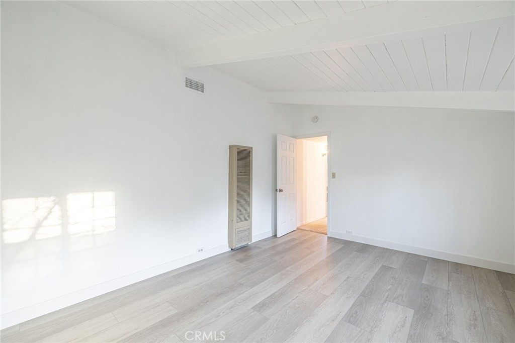 https://media.crmls.org/medias/0ee1597a-6c1b-434d-800b-28700cc3cd72.jpg?preset=X-Large