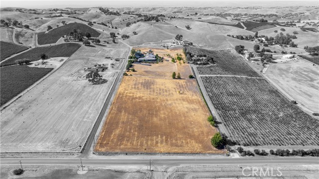 2885 Summer Ranch Road, Paso Robles CA: https://media.crmls.org/medias/0ee15bc5-abb8-4a47-9f0f-cb5171970180.jpg