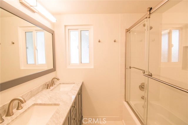 Detail Gallery Image 12 of 20 For 1206 Agate St a,  Redondo Beach,  CA 90277 - 3 Beds | 2/1 Baths