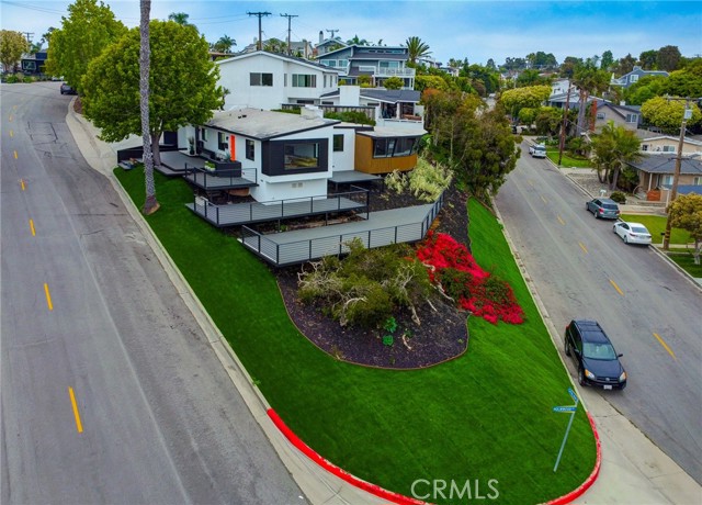 Detail Gallery Image 27 of 28 For 300 Holmwood Dr, Newport Beach,  CA 92663 - 3 Beds | 2 Baths