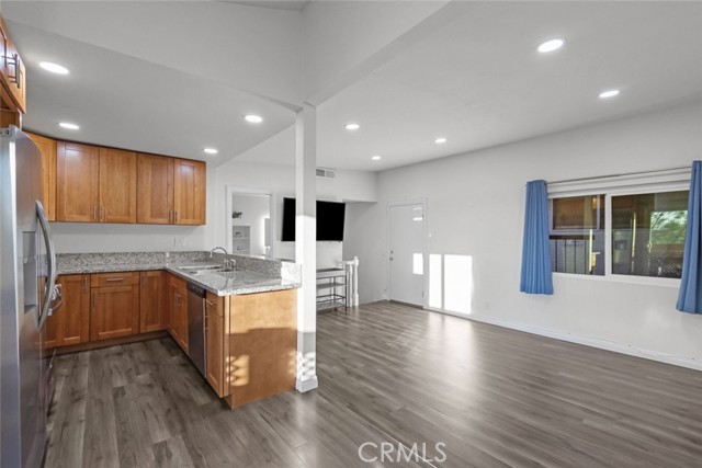 Detail Gallery Image 12 of 36 For 1523 E Windsor Rd 209a,  Glendale,  CA 91205 - 2 Beds | 1/1 Baths