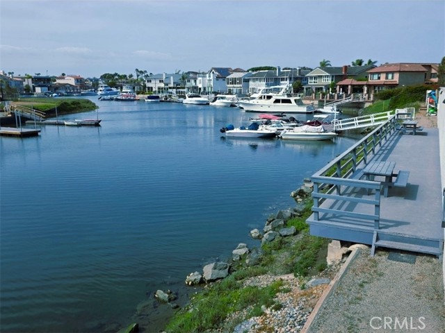 17072 Pacific Coast (#100), Huntington Beach CA: https://media.crmls.org/medias/0ee425bb-9d9f-4176-b2f5-00c6d136d958.jpg