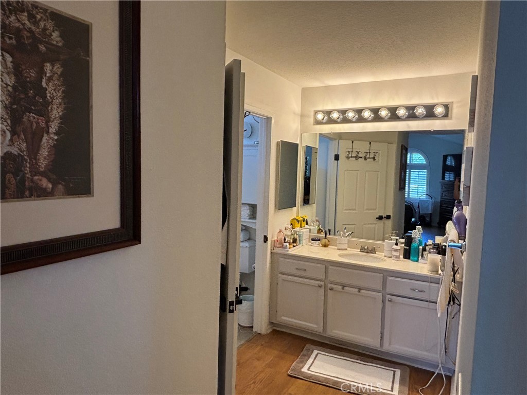 https://media.crmls.org/medias/0ee50427-b71a-42a7-bba5-a5a2d1cea606.jpg?preset=X-Large
