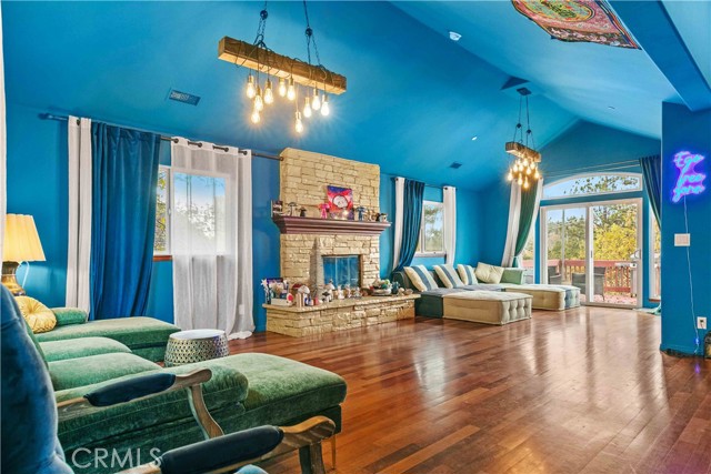 1253 Golden Rule, Lake Arrowhead CA: https://media.crmls.org/medias/0ee5fa6c-d9fe-49d6-ae23-04a56040b441.jpg