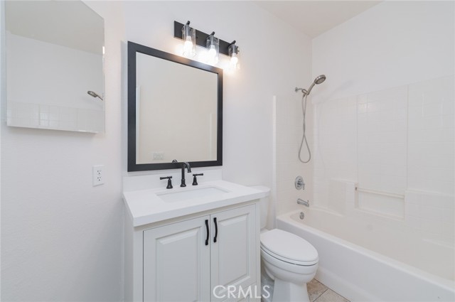 825 Yorkshire, Irvine CA: https://media.crmls.org/medias/0ee6490d-ee87-418f-9f94-ed74ae03d374.jpg