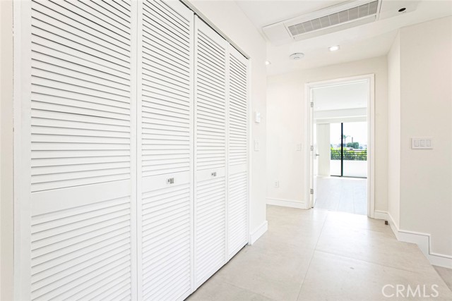 6426 Varna Avenue, Van Nuys CA: https://media.crmls.org/medias/0ee650fa-30d4-4ff9-8c28-9938313a71af.jpg