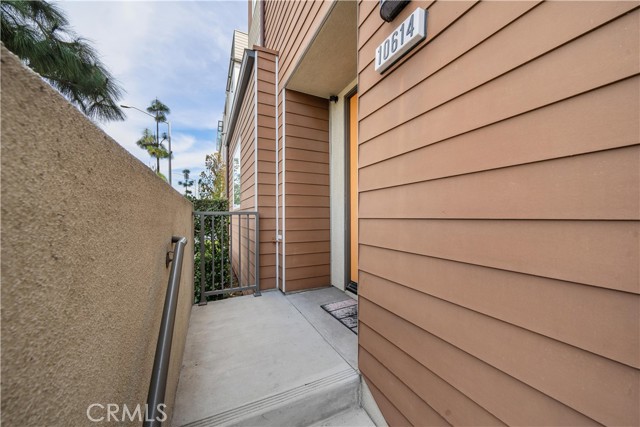 Detail Gallery Image 3 of 50 For 10614 Paramount Bld, Downey,  CA 90241 - 4 Beds | 3/1 Baths