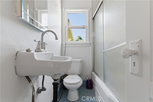 Detail Gallery Image 24 of 25 For 2004 Echo Park Ave, Los Angeles,  CA 90026 - 6 Beds | 3 Baths