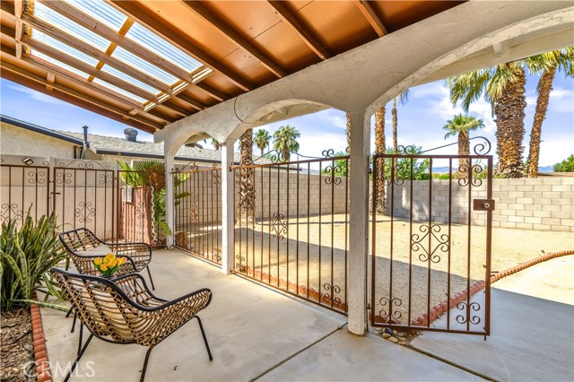 43160 Virginia Avenue, Palm Desert CA: https://media.crmls.org/medias/0ee68ec1-87da-45fc-853b-33b08c8e8bea.jpg