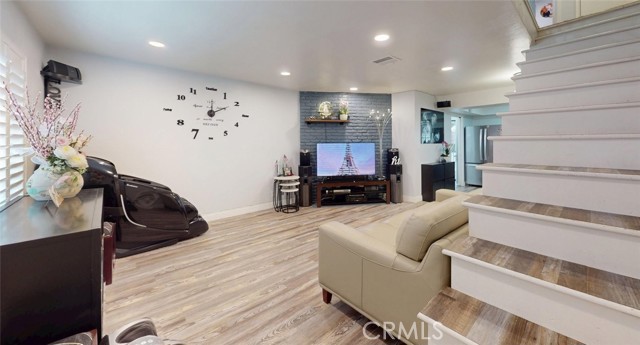 Detail Gallery Image 3 of 38 For 740 N Fairhaven, Anaheim,  CA 92801 - 2 Beds | 1/1 Baths