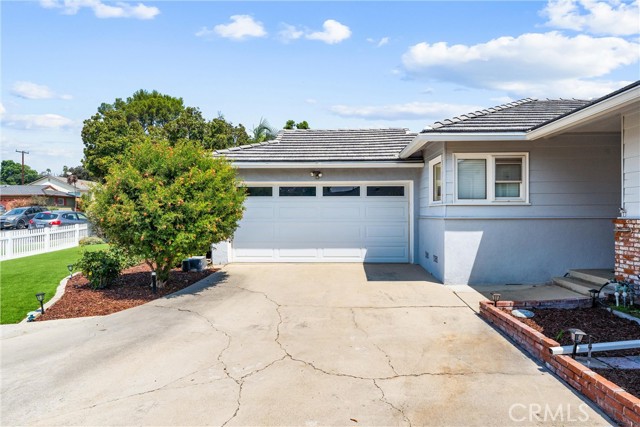 Detail Gallery Image 5 of 39 For 1106 Hollydale Dr, Fullerton,  CA 92831 - 4 Beds | 2 Baths