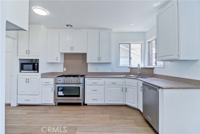 Detail Gallery Image 16 of 63 For 7515 Glencliff Dr, Downey,  CA 90240 - 4 Beds | 2/1 Baths