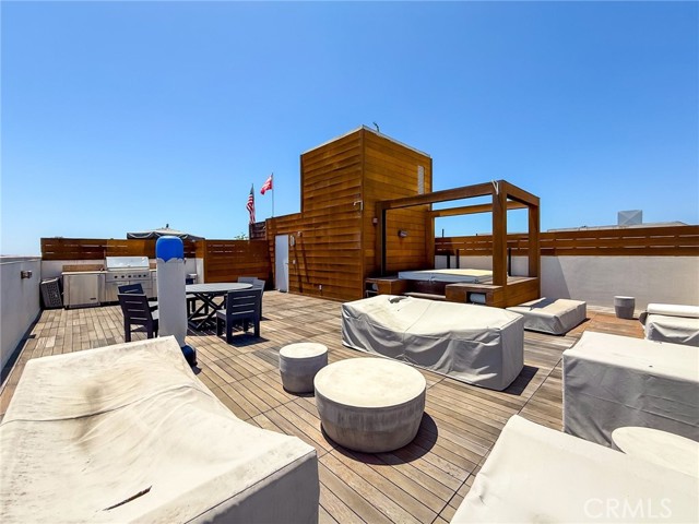 443 N Palm Drive, Beverly Hills CA: https://media.crmls.org/medias/0ee8222f-fb02-4b5b-9ff1-c0040d2ba624.jpg
