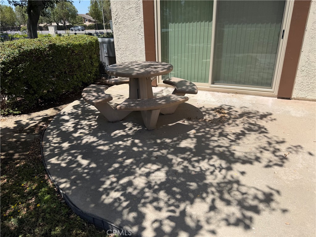 https://media.crmls.org/medias/0ee85a1a-81fb-4e61-b48f-9ad5110d099c.jpg?preset=X-Large