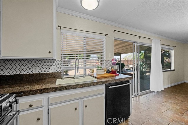 Detail Gallery Image 15 of 63 For 2078 Woodlawn, Corona,  CA 92882 - 3 Beds | 2 Baths
