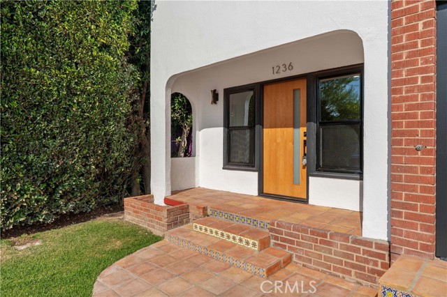 1236 S Cloverdale Avenue, Los Angeles CA: https://media.crmls.org/medias/0ee89c8d-94e0-4138-8e3f-dfa61449ec78.jpg