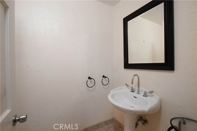 4389 San Blas Avenue, Woodland Hills CA: https://media.crmls.org/medias/0ee8a731-b5fd-4606-a933-b21cfd6123dd.jpg